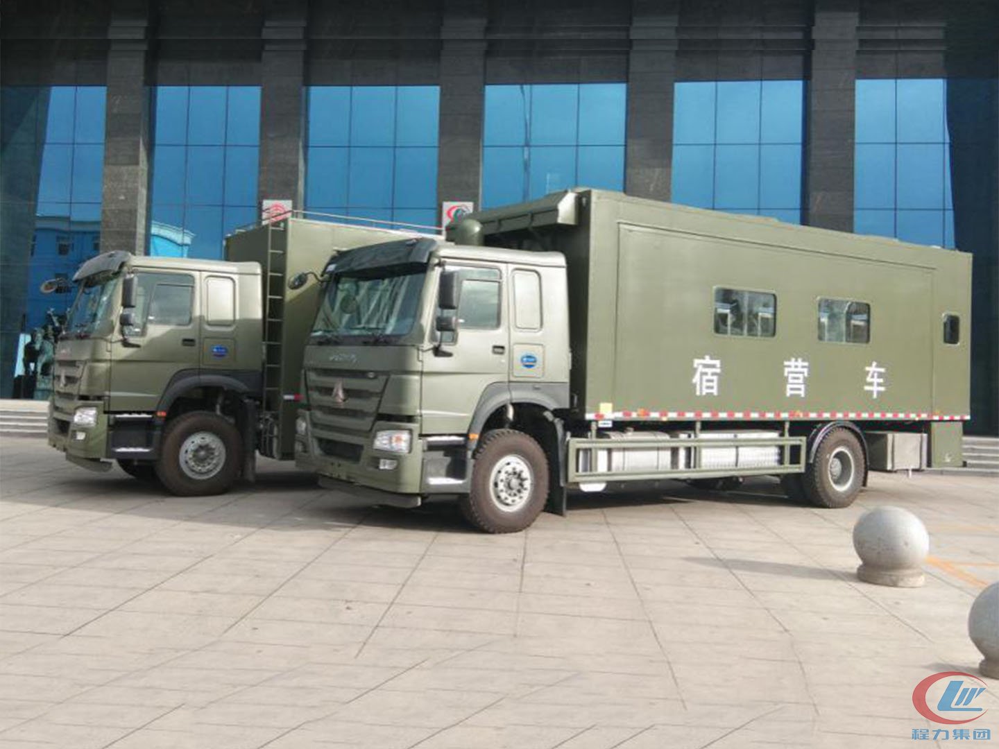 重汽豪沃宿營(yíng)車(chē)