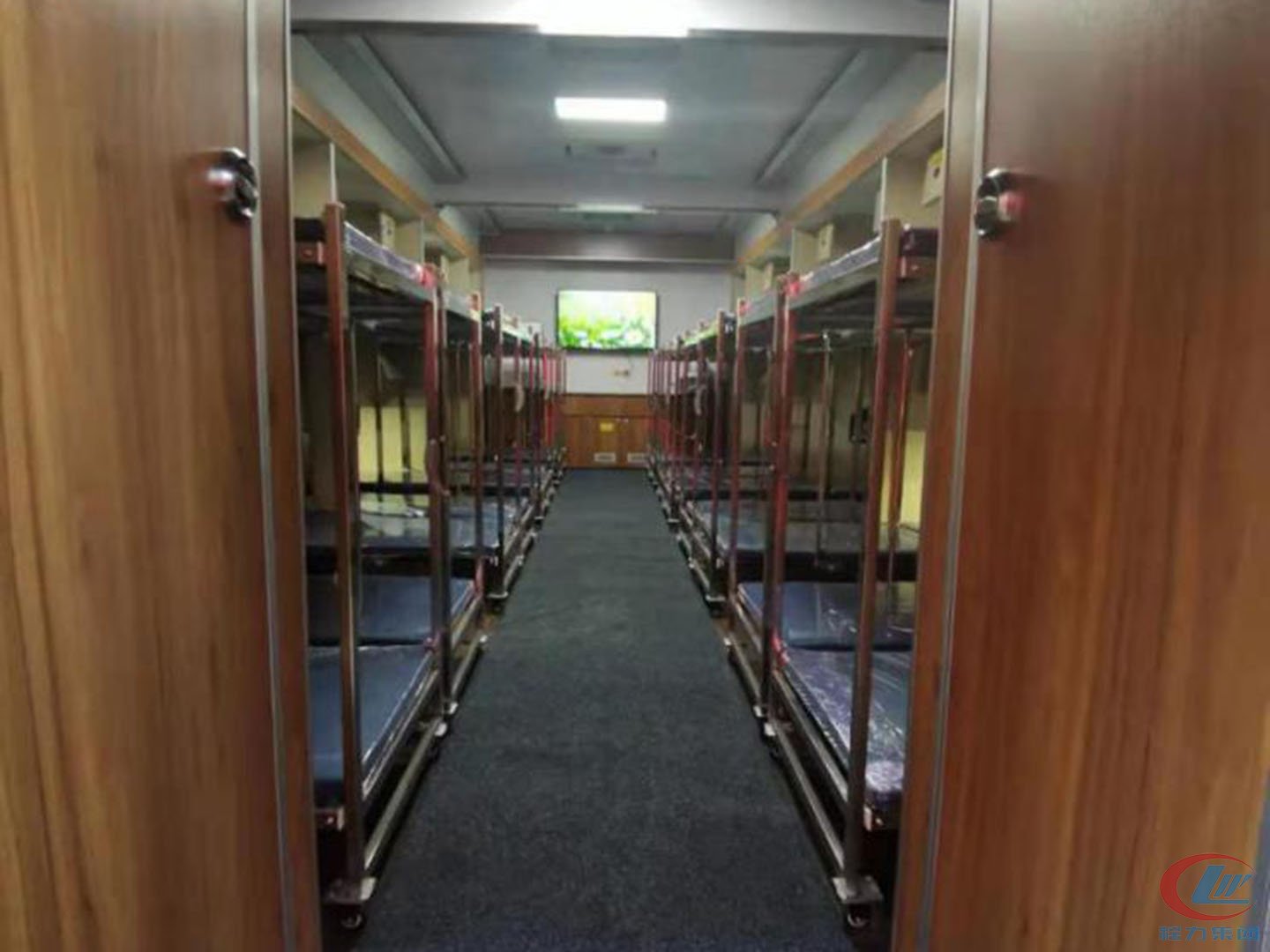 重汽豪沃宿營(yíng)車(chē)