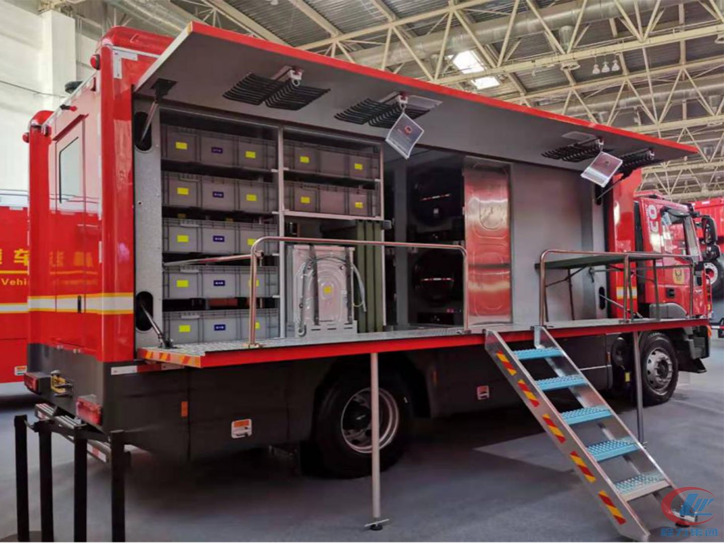 東風(fēng)被服洗滌車(chē)