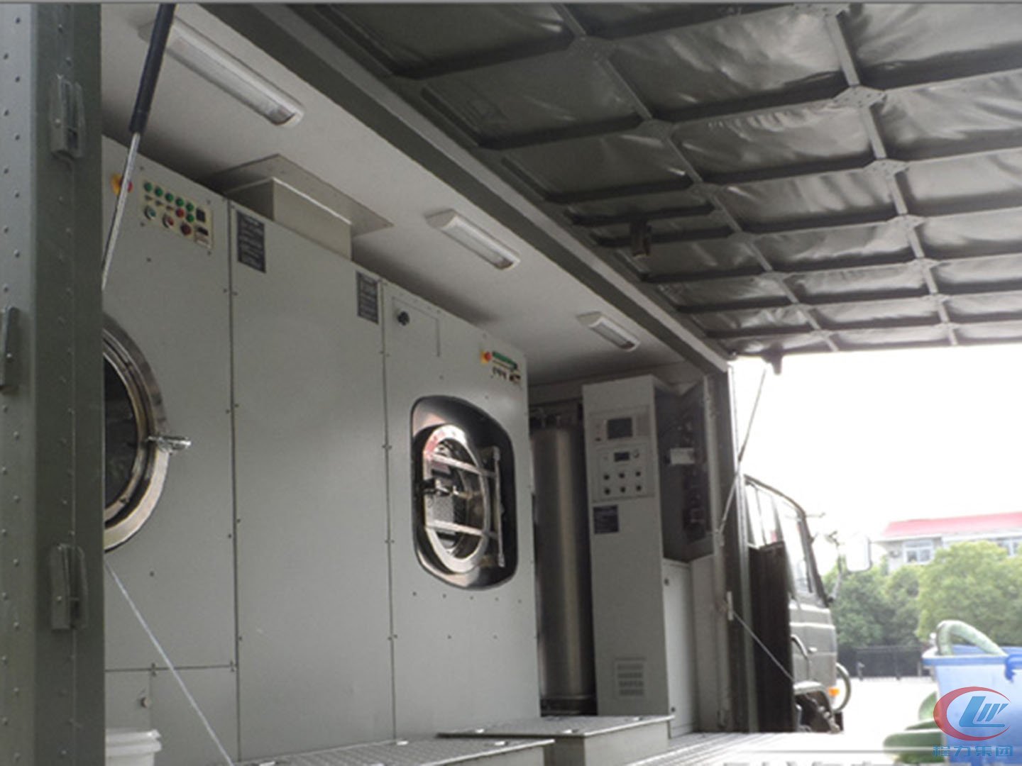 東風(fēng)被服洗滌車(chē)