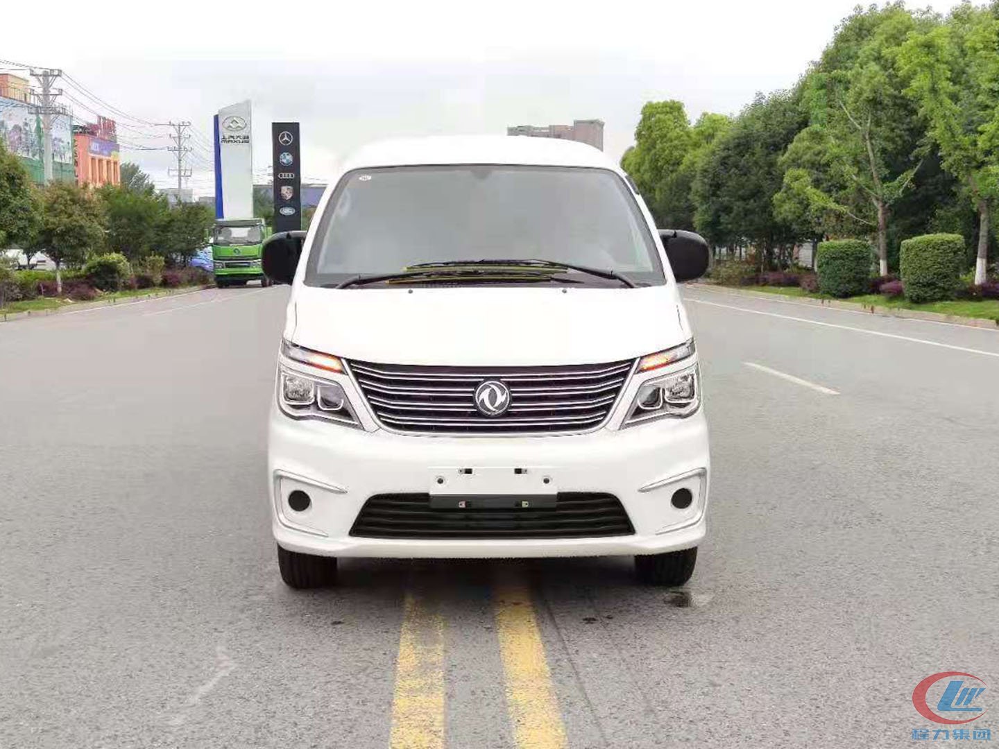 國六東風(fēng)風(fēng)行菱智V3冷藏車