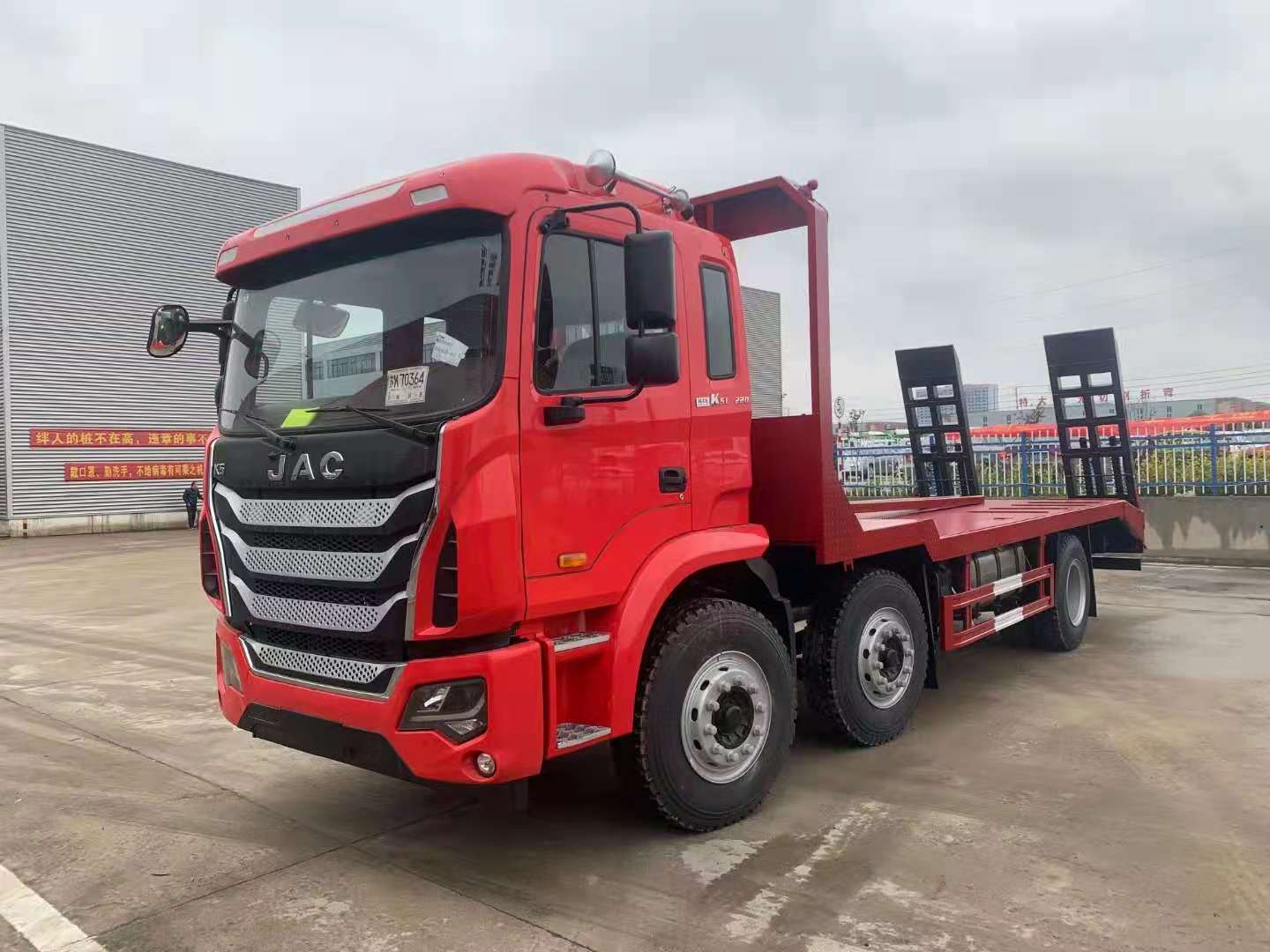 國(guó)六江淮小三軸平板車