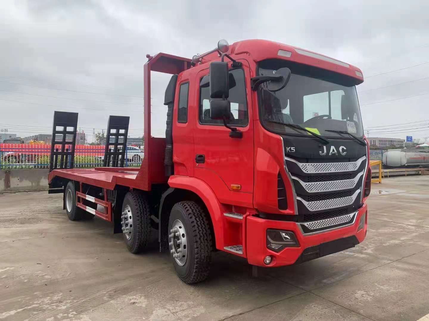 國(guó)六江淮小三軸平板車