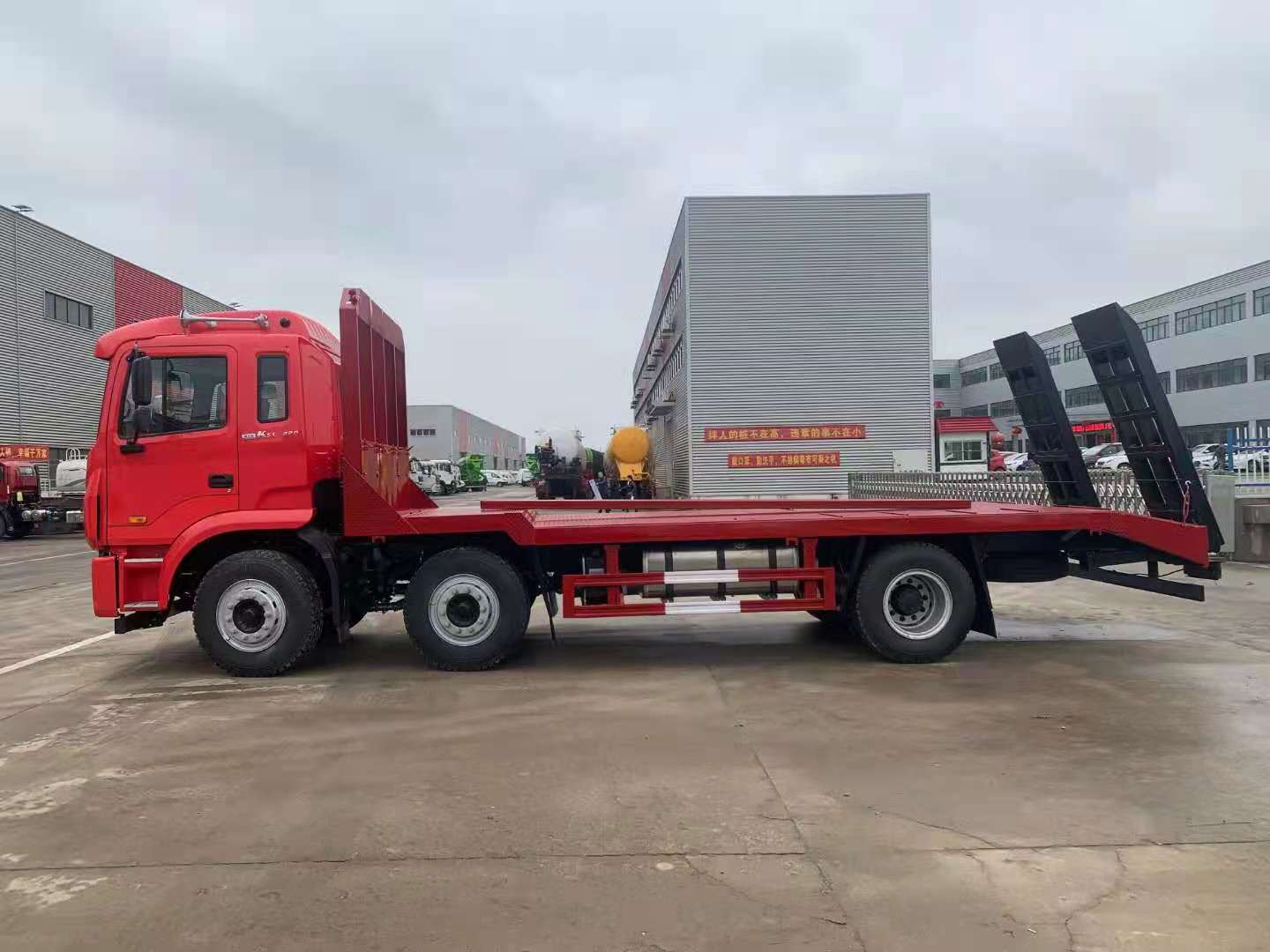 國(guó)六江淮小三軸平板車