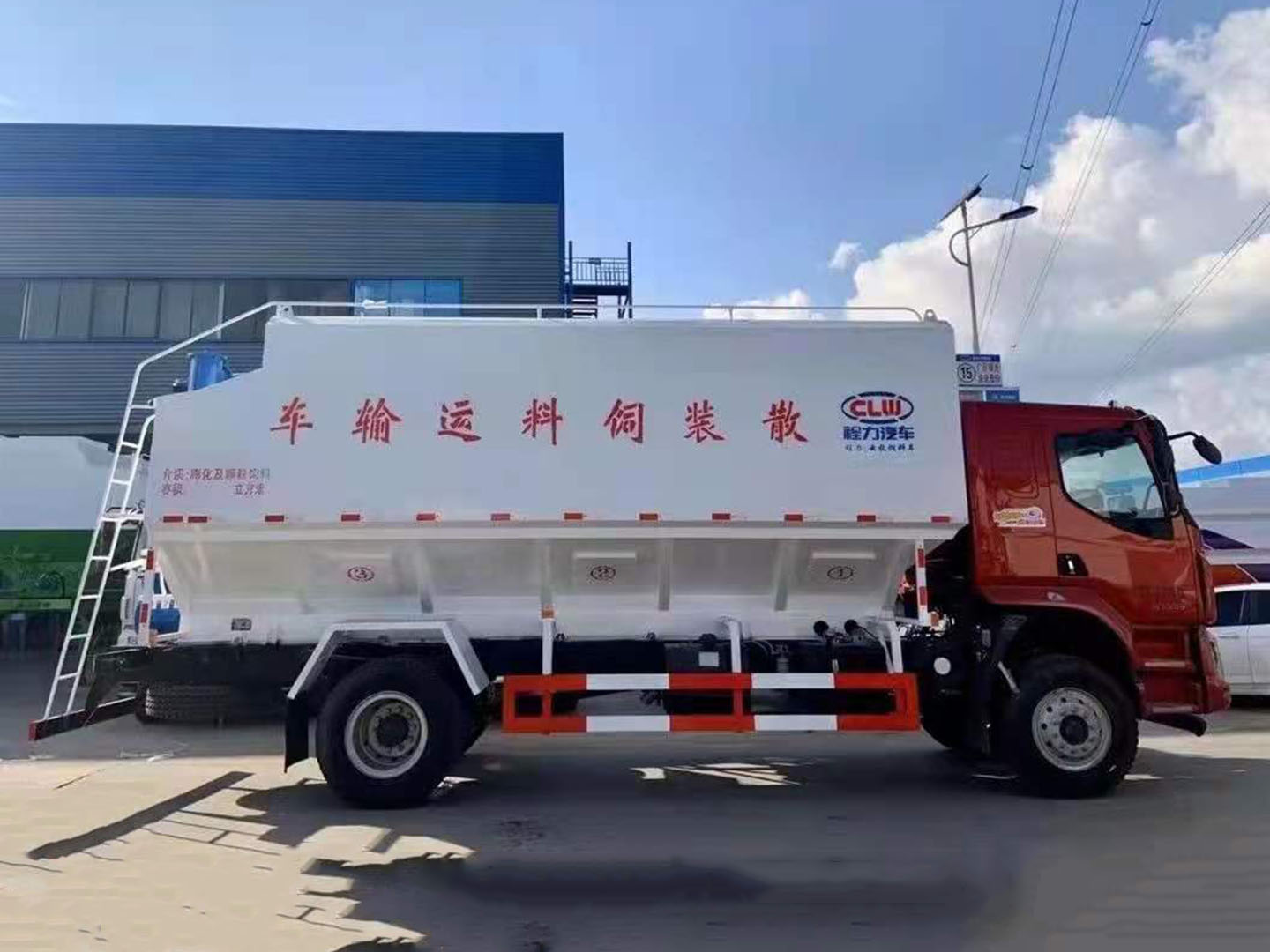 國(guó)六東風(fēng)柳汽乘龍26方散裝飼料車(chē)