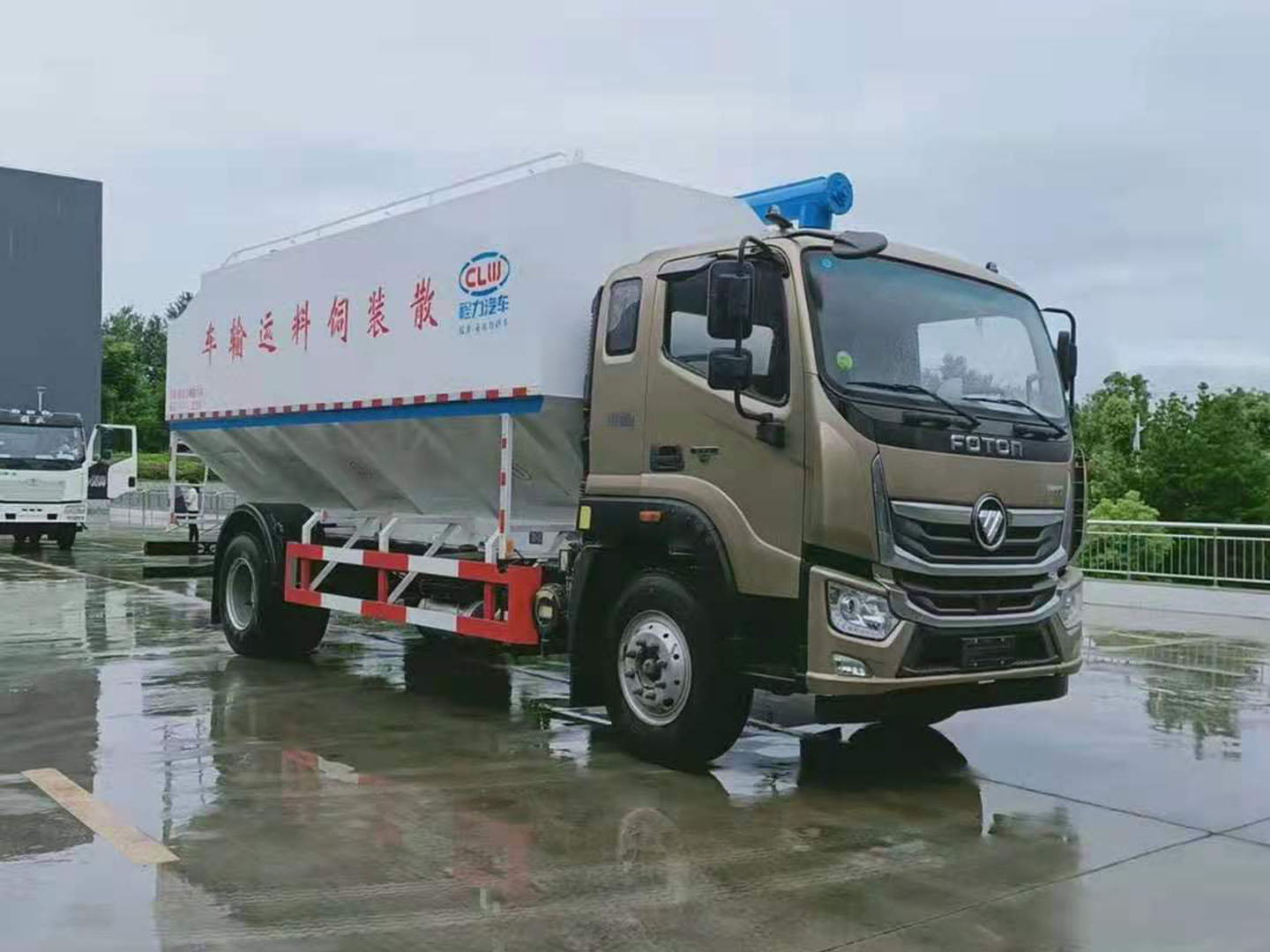 國(guó)六福田奧鈴單橋散裝飼料車(chē)