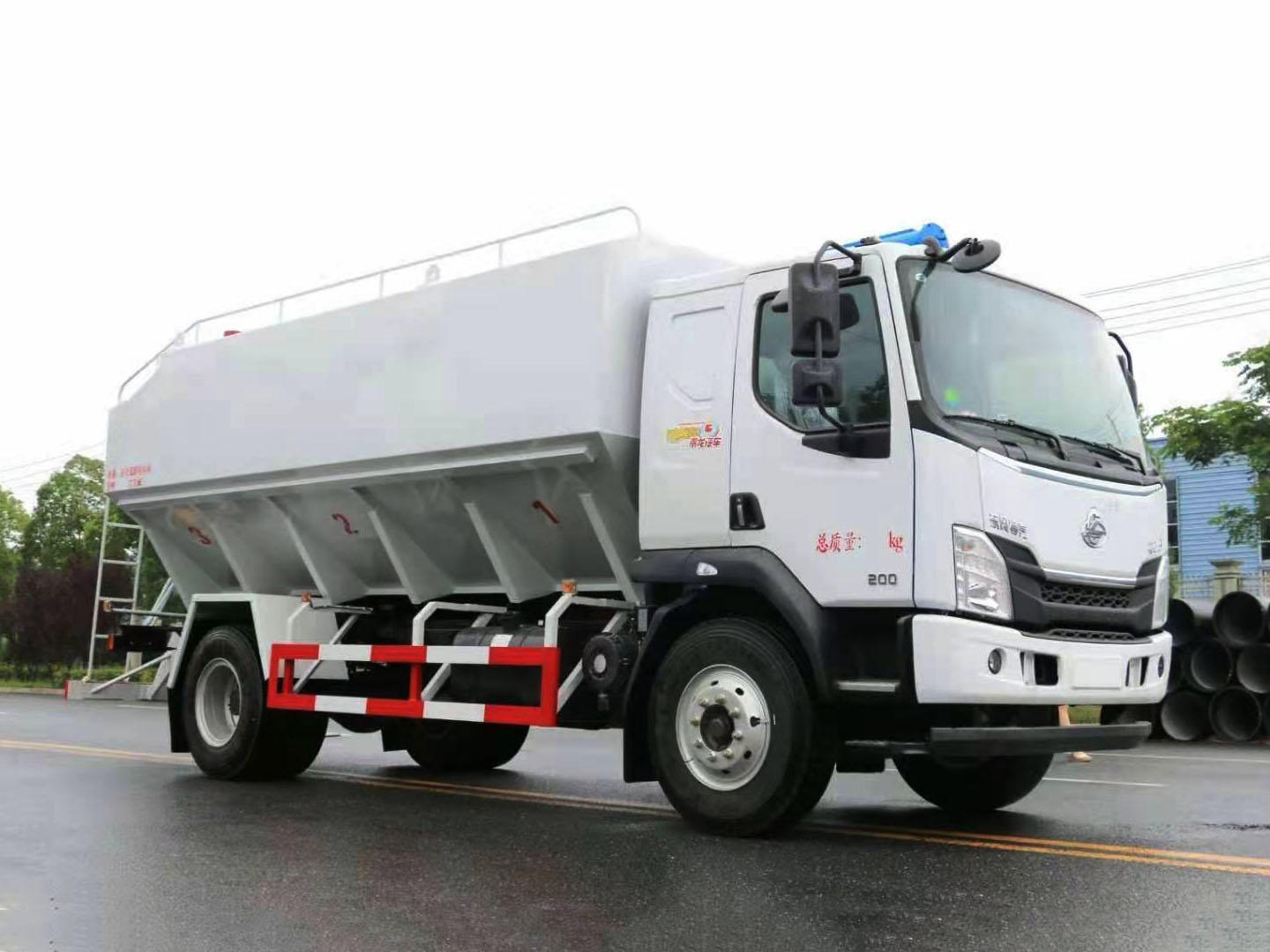 國(guó)六柳汽乘龍單橋散裝飼料車