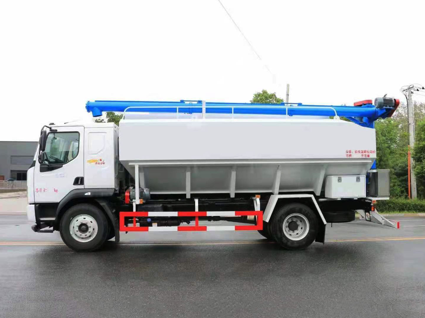 國(guó)六柳汽乘龍單橋散裝飼料車