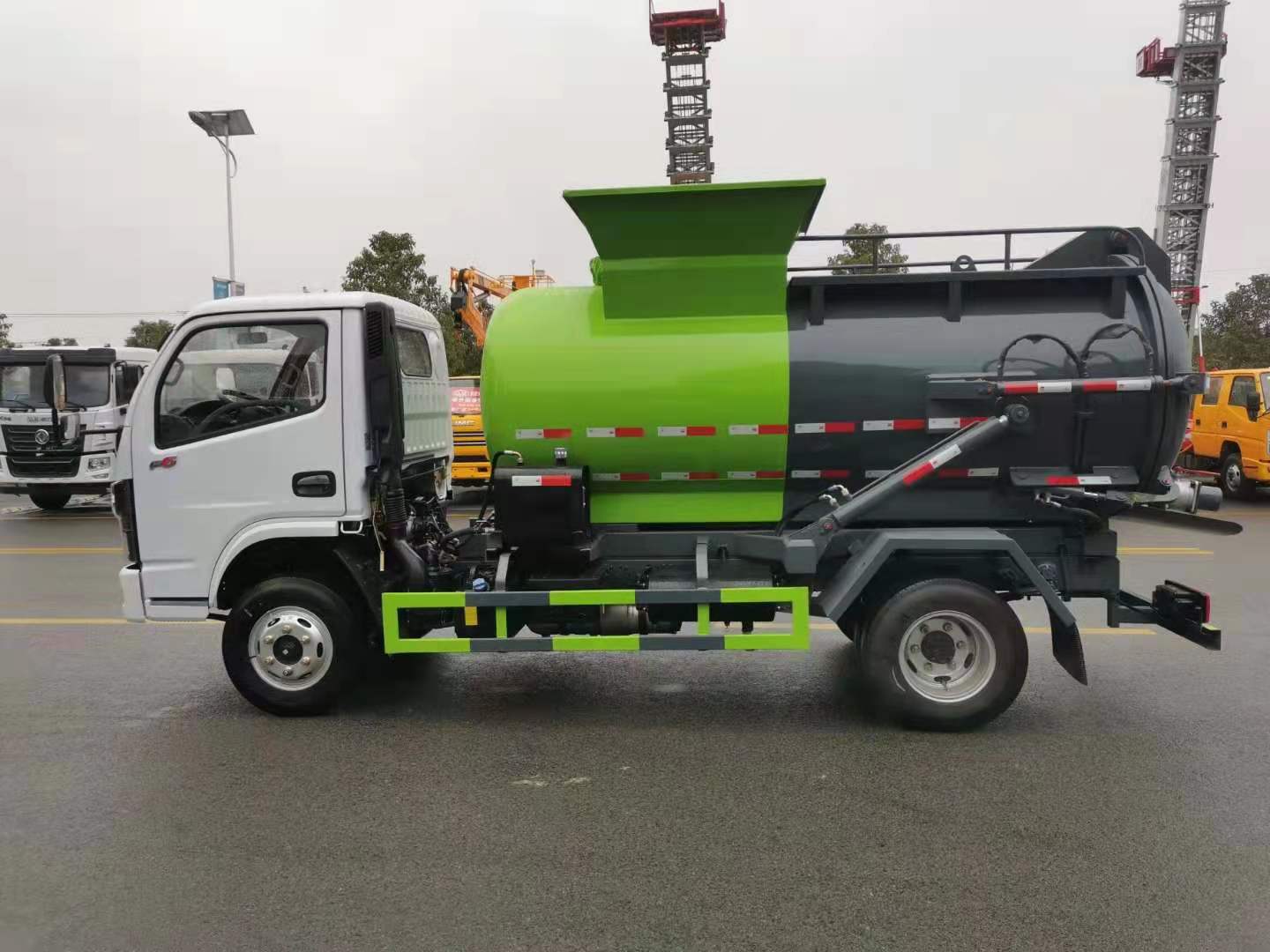 國(guó)六東風(fēng)福瑞卡（圓罐）餐廚垃圾車(chē)