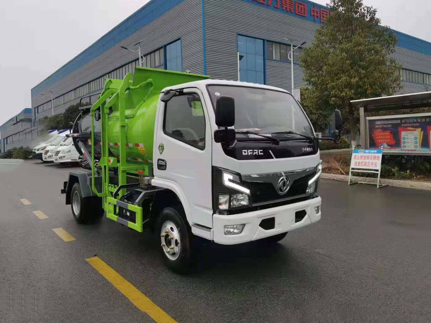 國(guó)六東風(fēng)福瑞卡（圓罐）餐廚垃圾車(chē)