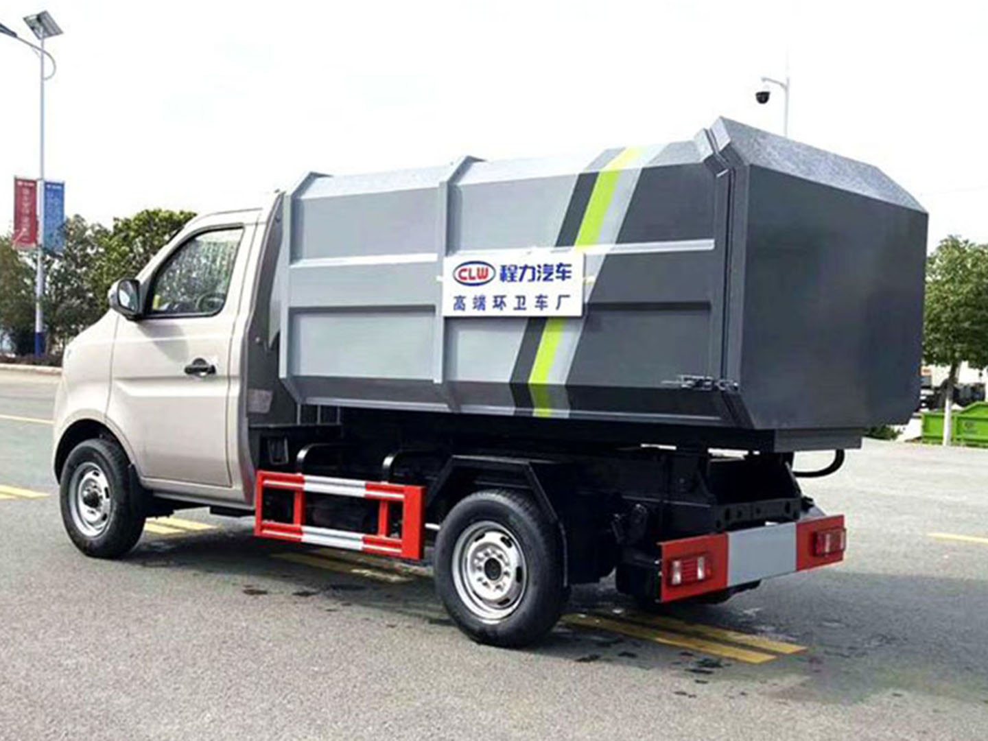國(guó)六長(zhǎng)安高端環(huán)衛(wèi)掛桶垃圾車