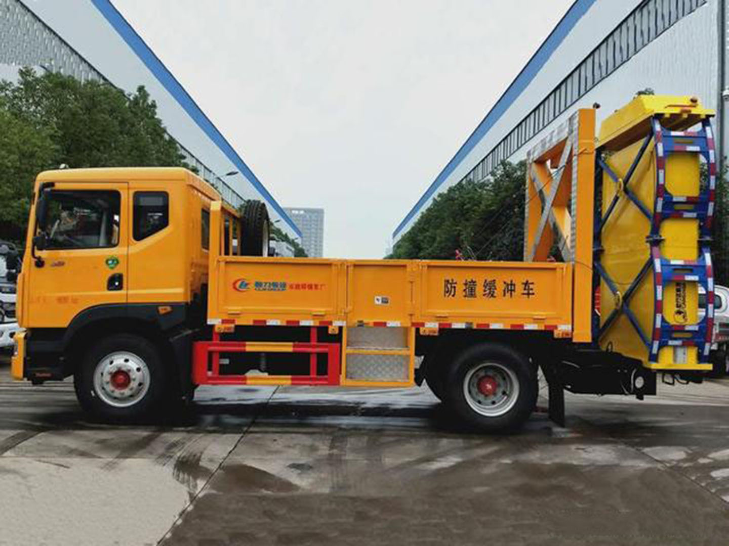 國(guó)六東風(fēng)D9防沖撞緩沖車