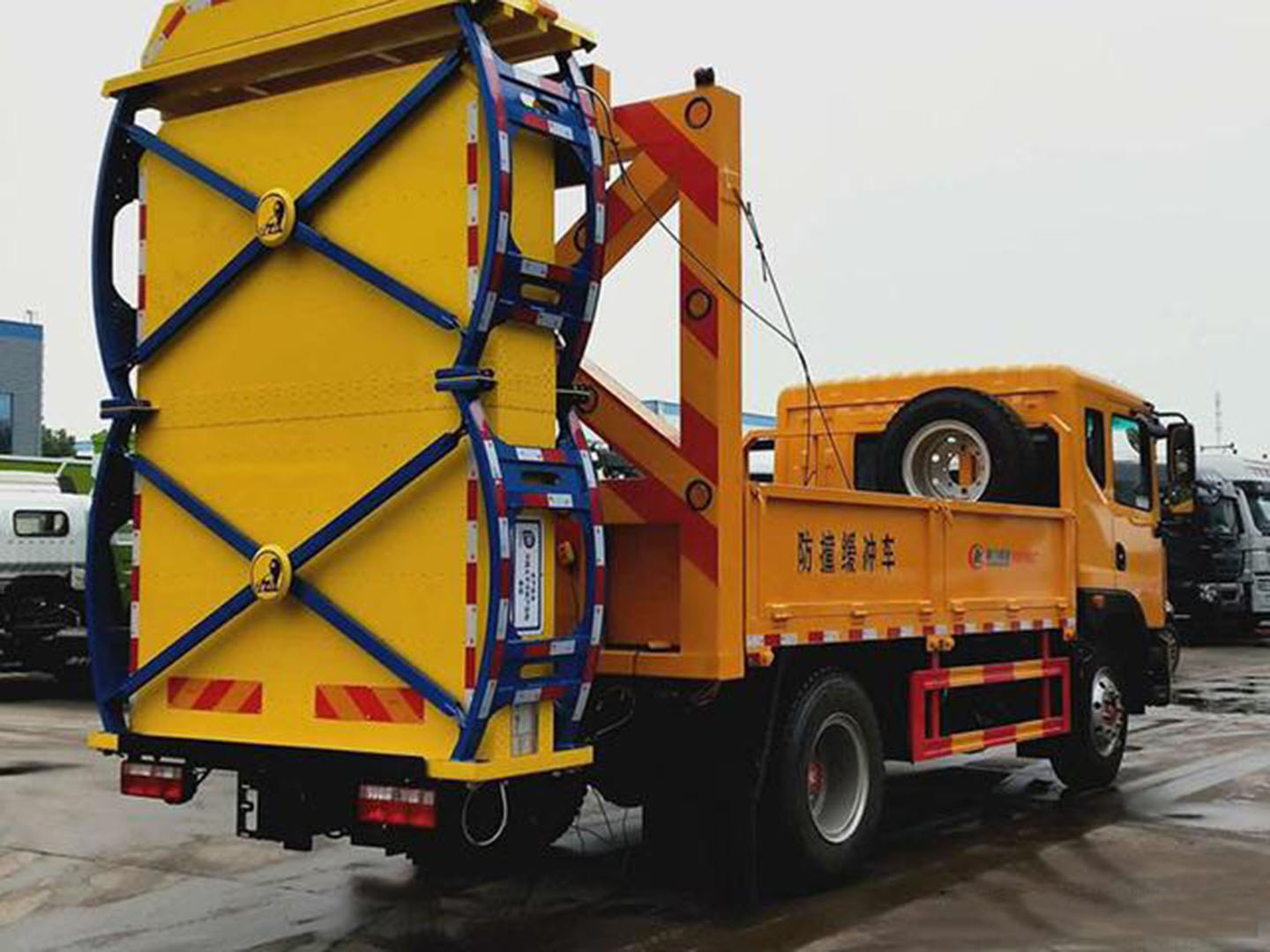 國(guó)六東風(fēng)D9防沖撞緩沖車