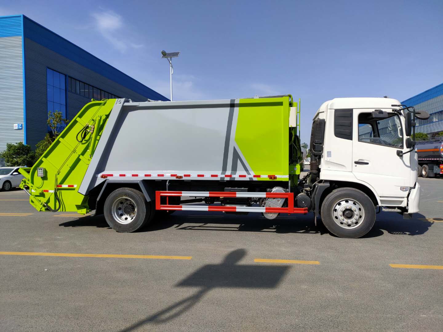 國(guó)六東風(fēng)天錦壓縮垃圾車