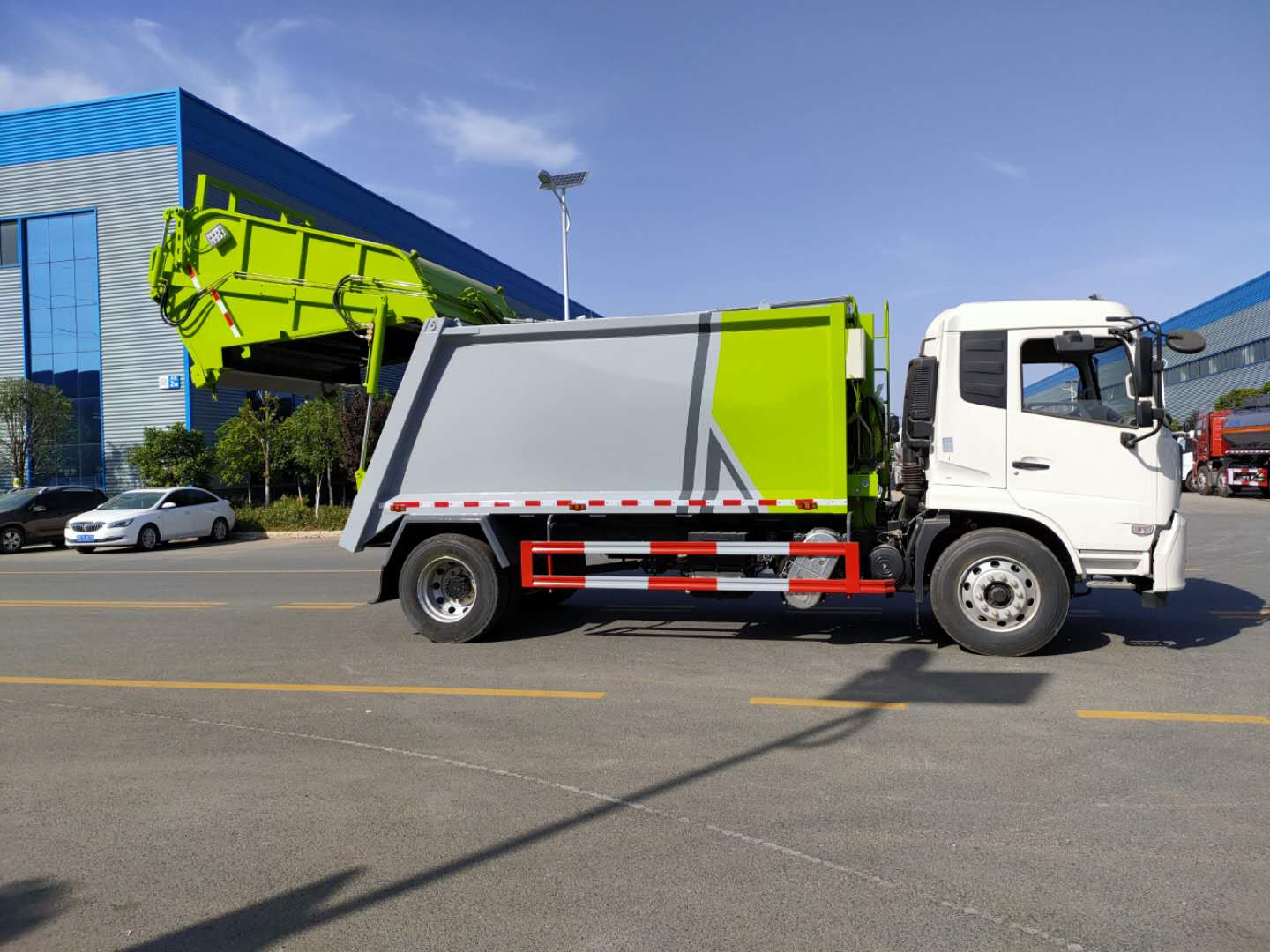 國(guó)六東風(fēng)天錦壓縮垃圾車