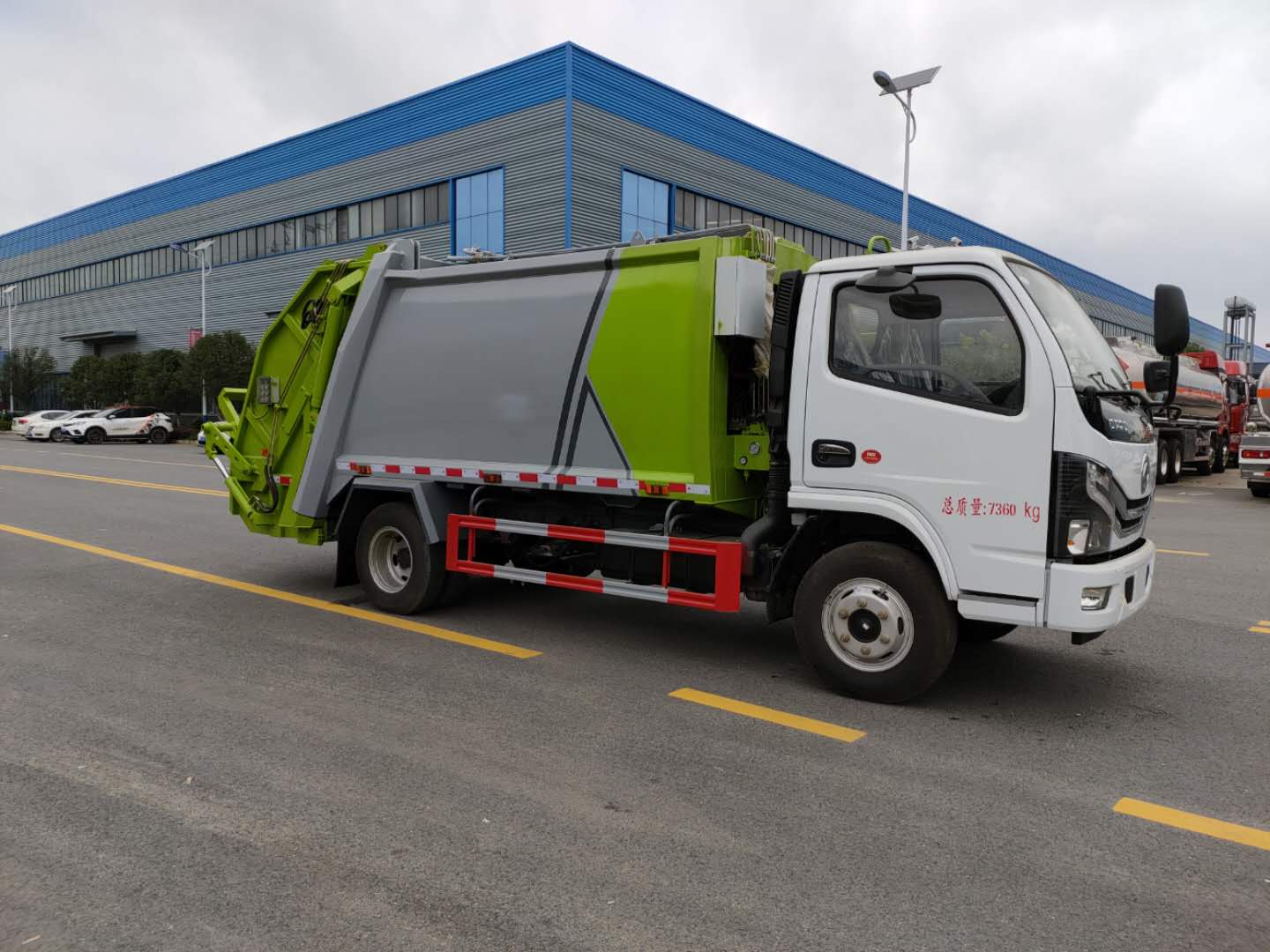 國(guó)六東風(fēng)多利卡壓縮垃圾車