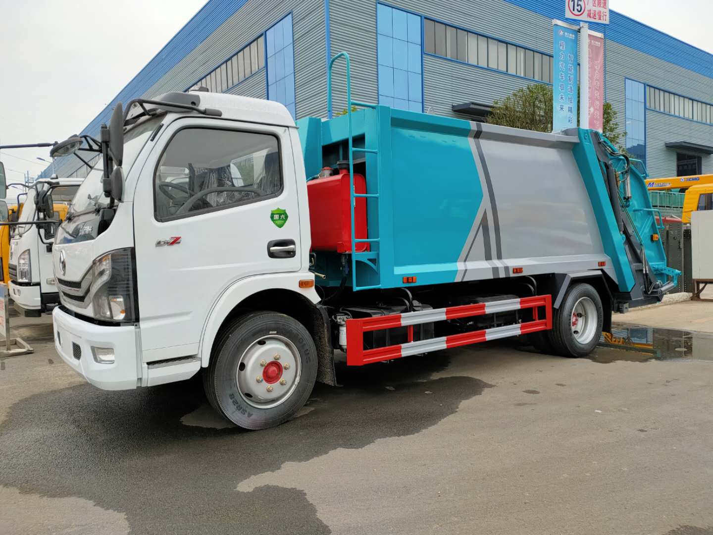 東風多利卡8立方壓縮垃圾車