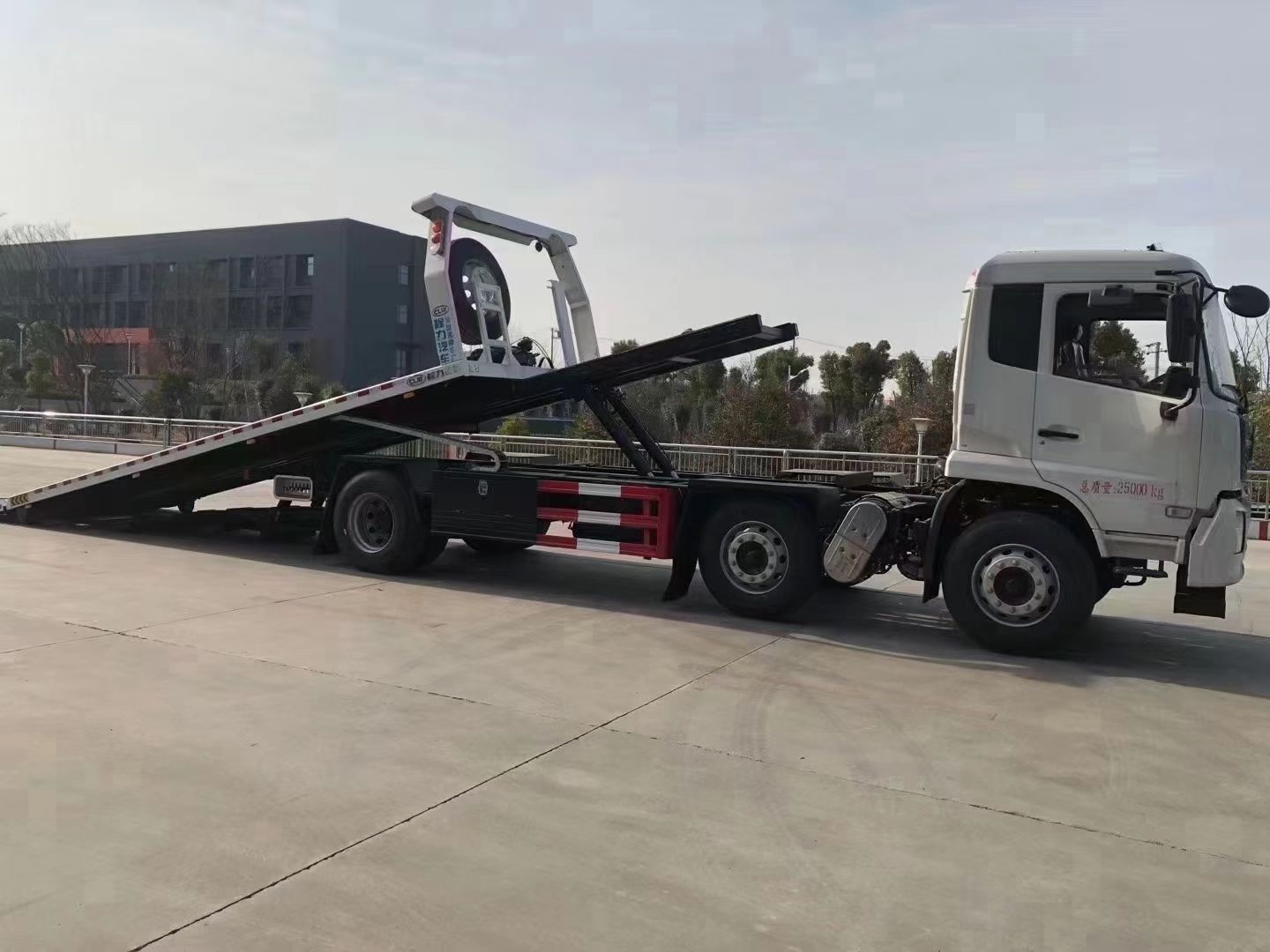 東風(fēng)天錦小三軸一拖二清障車(chē)