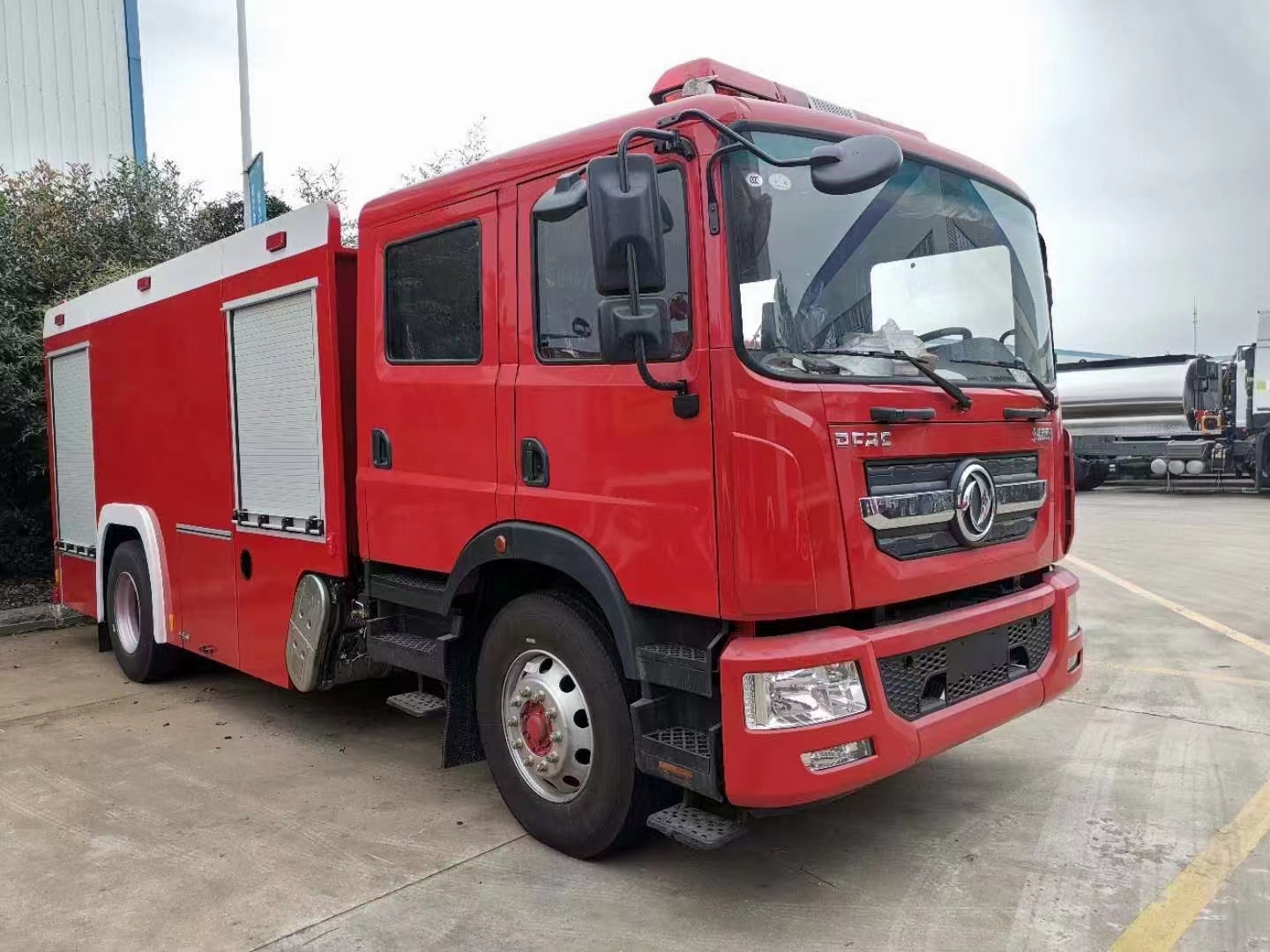 東風D9六噸水罐泡沫消防車