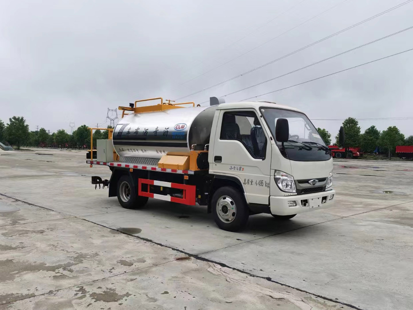 國(guó)六福田小卡3瀝青灑布車(chē)