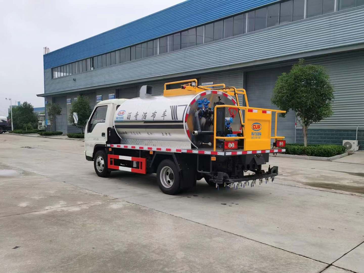 國(guó)六福田小卡3瀝青灑布車(chē)