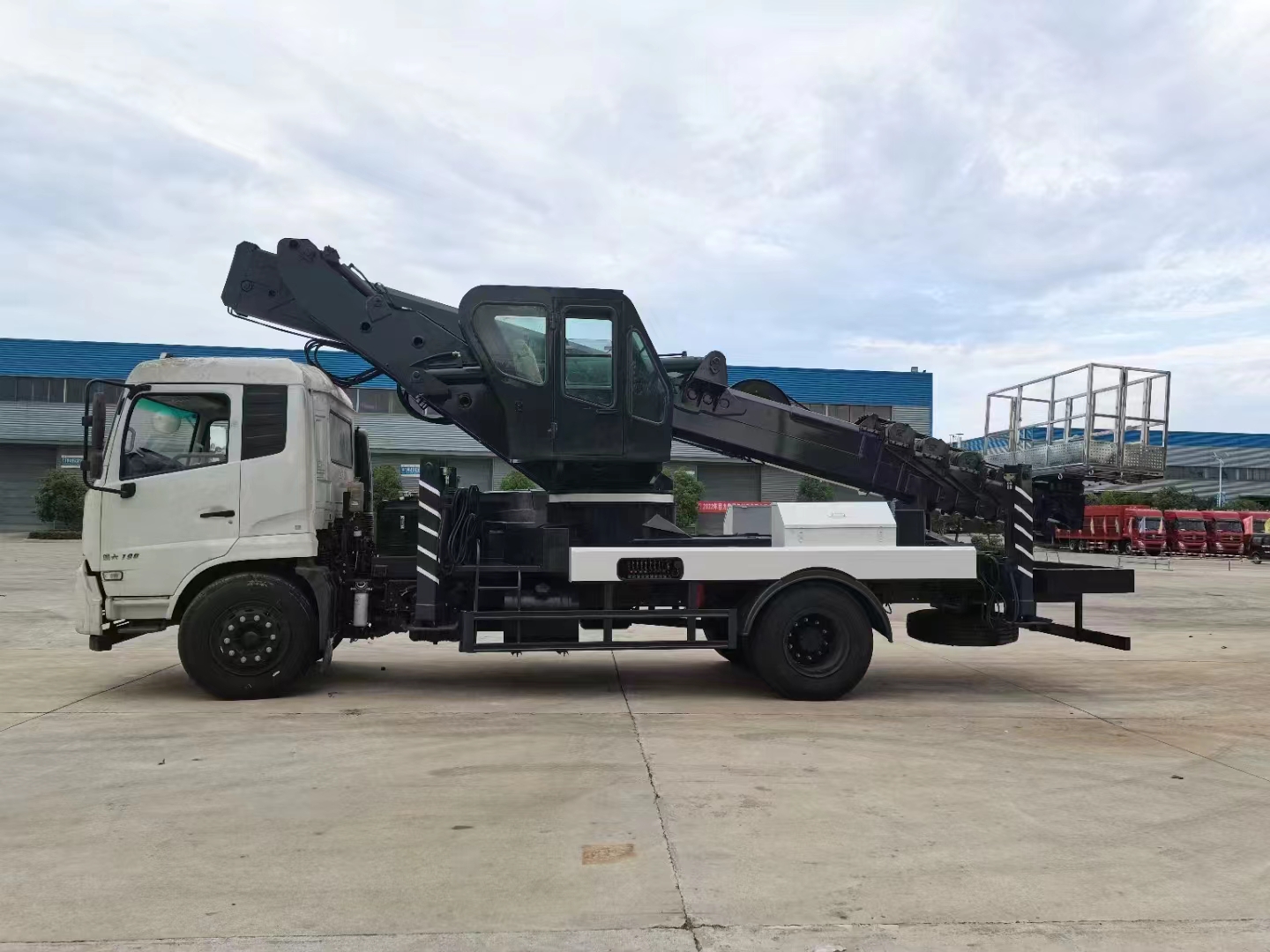 東風天錦45米高空作業(yè)車