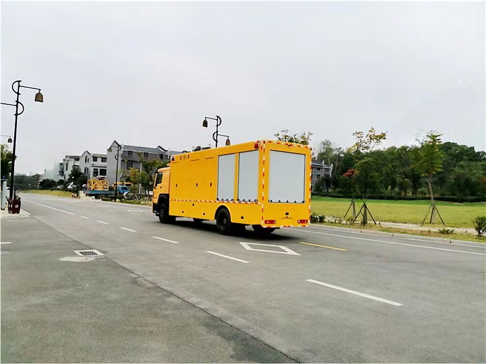 國(guó)六重汽豪沃大流量排水搶險(xiǎn)車(chē)