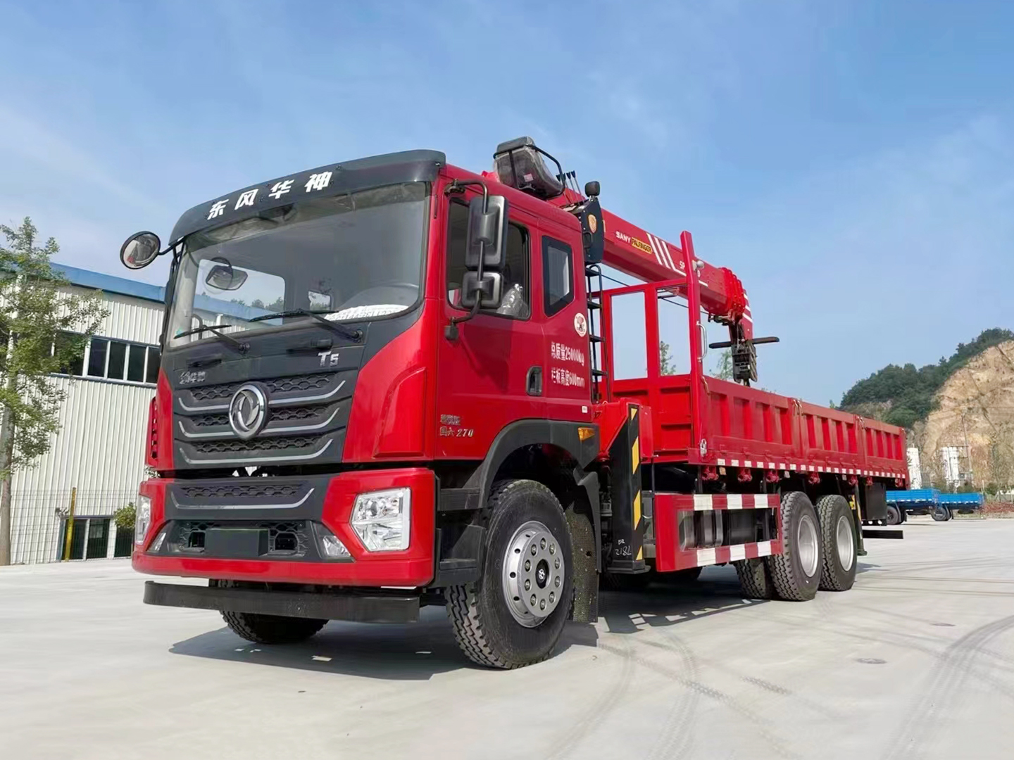 國(guó)六東風(fēng)華神T5后雙橋隨車吊