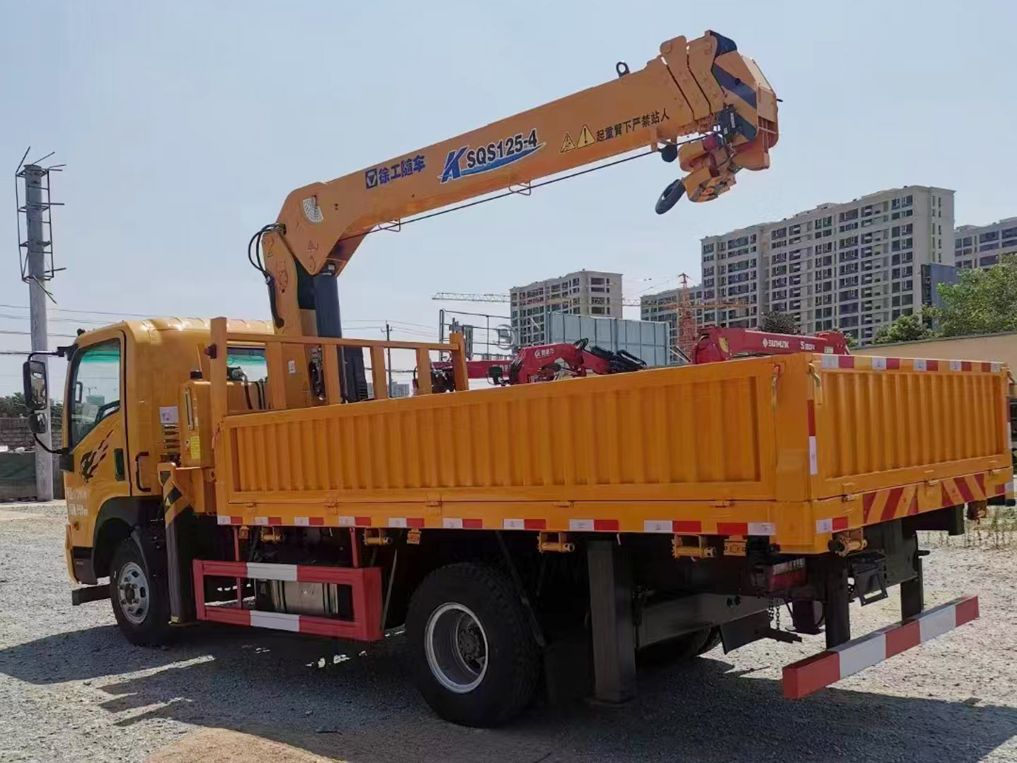 國(guó)六重汽王牌5噸隨車吊后方圖片