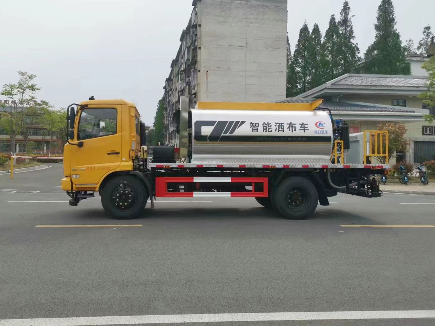 國六東風天錦智能型瀝青灑布車