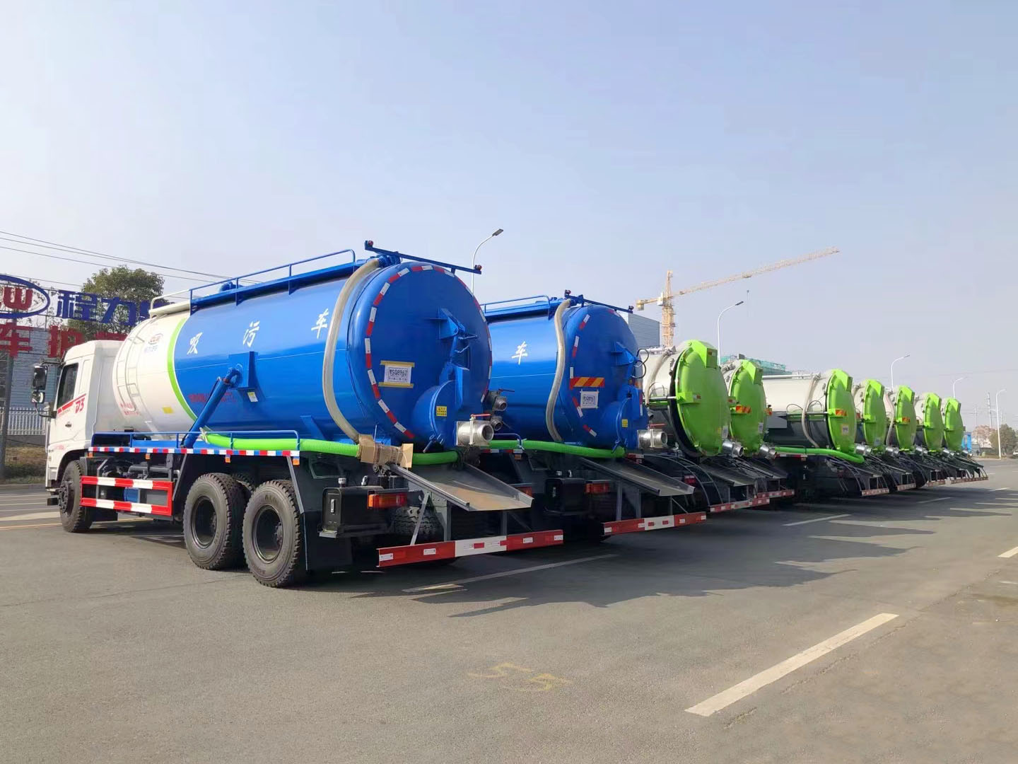 程力集團(tuán)環(huán)衛(wèi)東風(fēng)吸污車(chē)順利發(fā)車(chē)