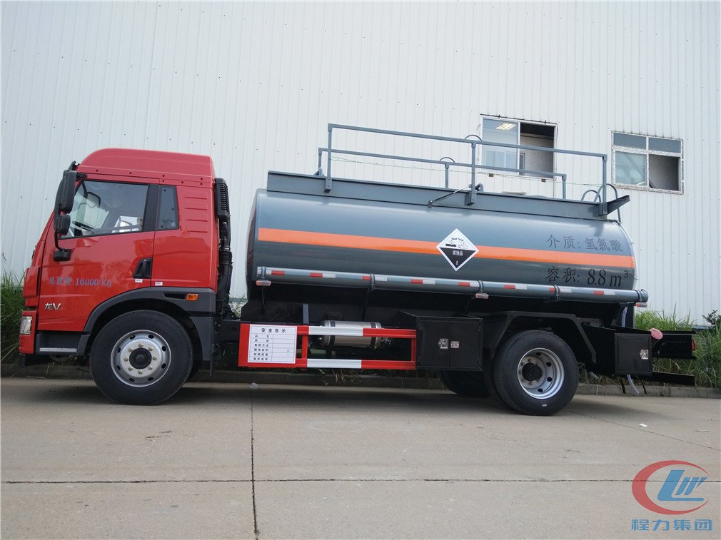 程力集團(tuán)解放龍V腐蝕性物品罐式運(yùn)輸車側(cè)面圖