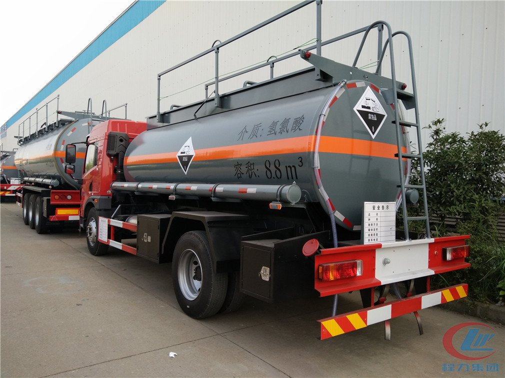 程力集團(tuán)解放龍V腐蝕性物品罐式運(yùn)輸車側(cè)面圖