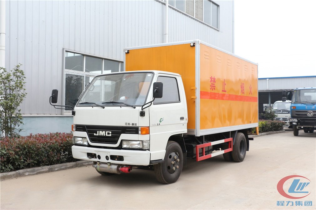 程力集團(tuán)江鈴JMC爆破器材運(yùn)輸車側(cè)面圖