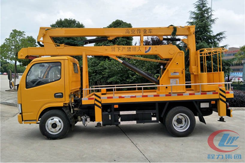 程力東風12米藍牌高空作業(yè)車側面圖