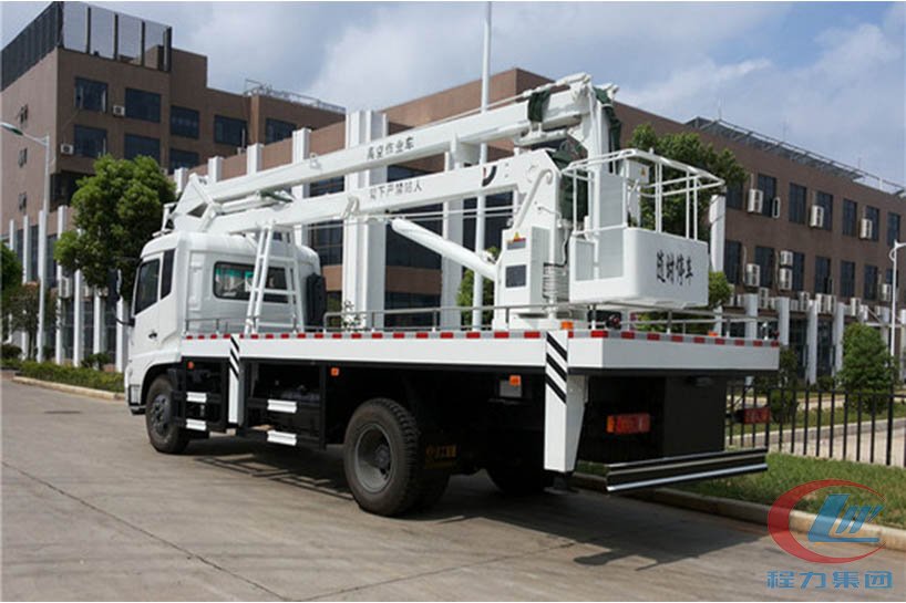 湖北程力東風天錦20米高空作業(yè)車側(cè)面圖