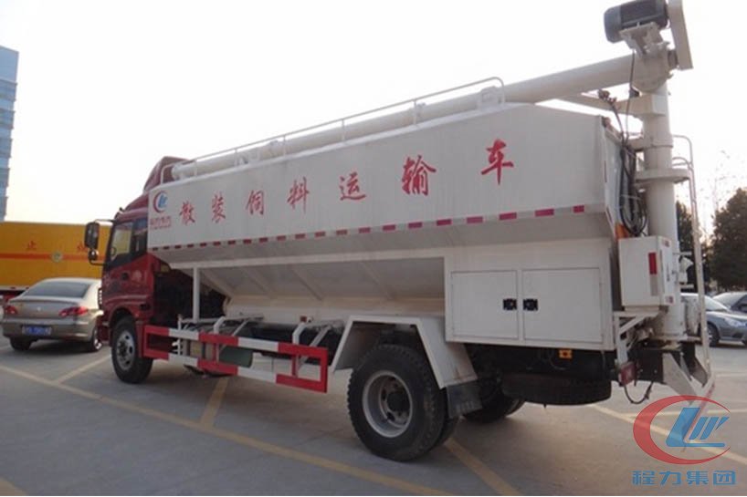 程力福田歐馬可散裝飼料運(yùn)輸車(chē)側(cè)面圖