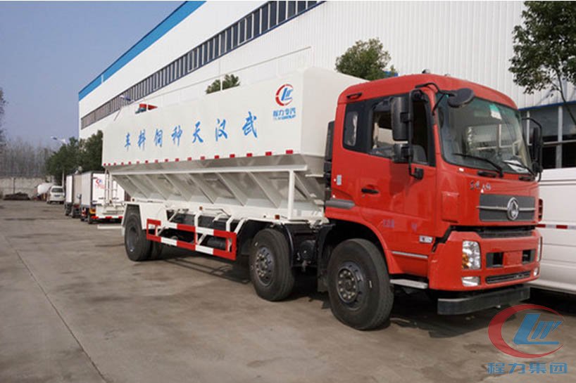 程力天錦飼料車側(cè)面圖