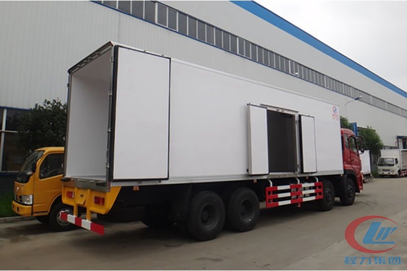 程力東風(fēng)天龍前四后八冷藏車側(cè)面圖