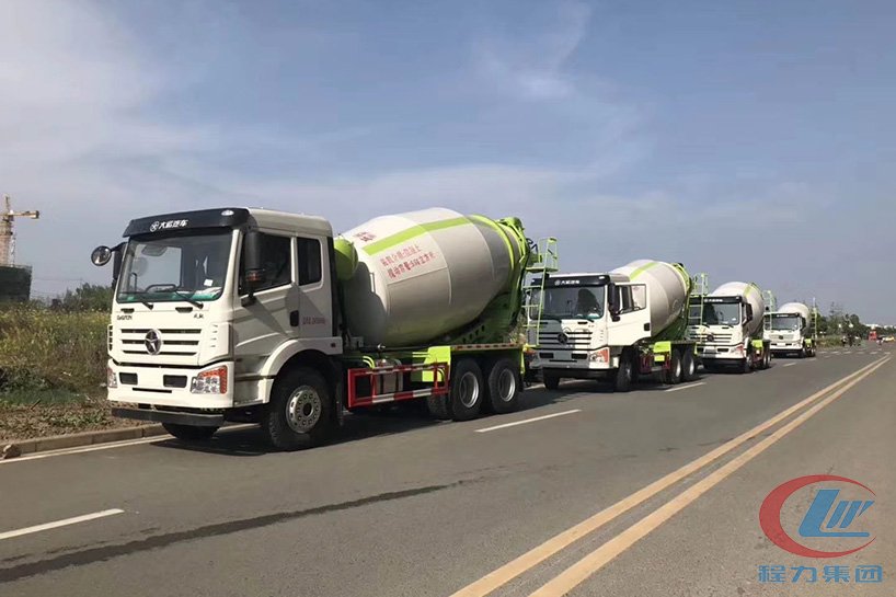 大運風(fēng)馳10方混凝土攪拌車側(cè)面圖