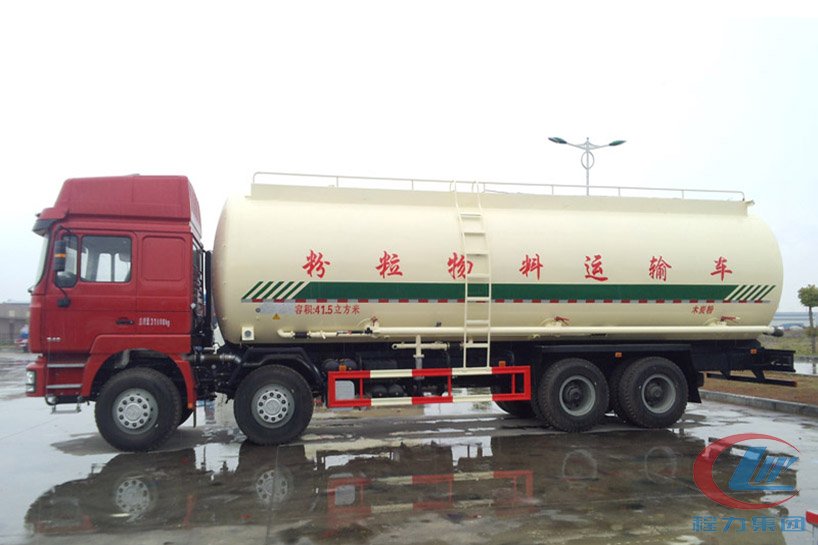 陜汽德龍F(tuán)3000前四后八國五41方粉粒物料運(yùn)輸車側(cè)面圖