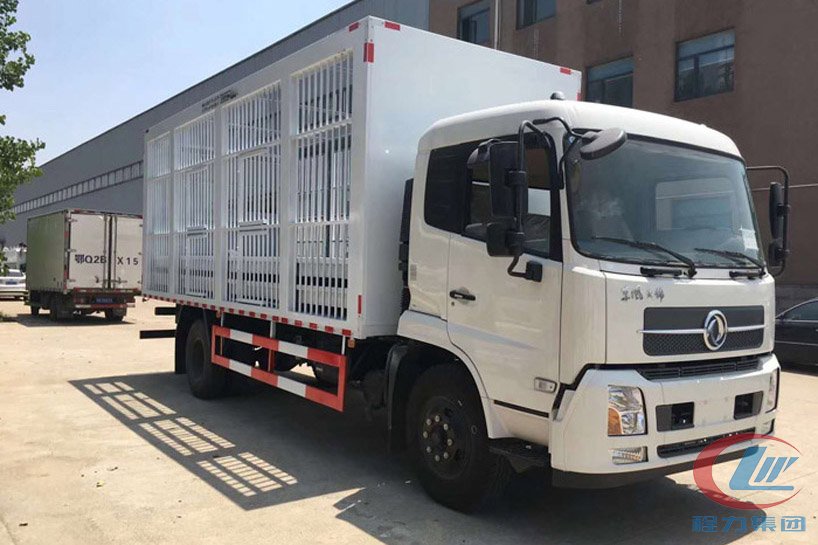 東風(fēng)天錦6米8運(yùn)豬車(chē)、畜禽運(yùn)輸車(chē)側(cè)面圖