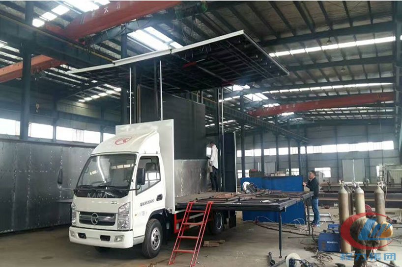 湖北程力凱馬4.2米廂長(zhǎng)舞臺(tái)車(chē)高清圖