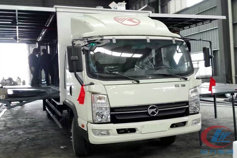 湖北程力凱馬4.2米廂長(zhǎng)舞臺(tái)車(chē)正面圖