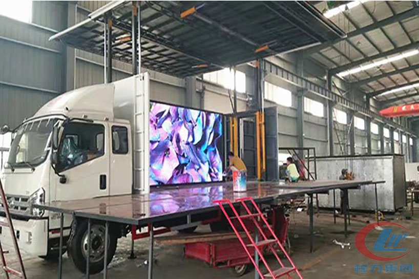 程力福田6米廂長(zhǎng)舞臺(tái)車(chē)側(cè)面圖