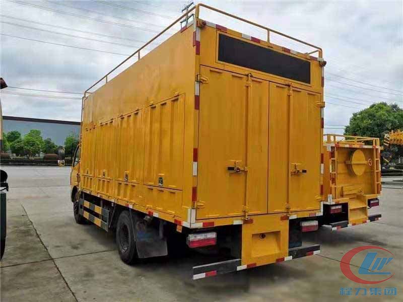 東風(fēng)多利卡D6吸污凈化車(chē)