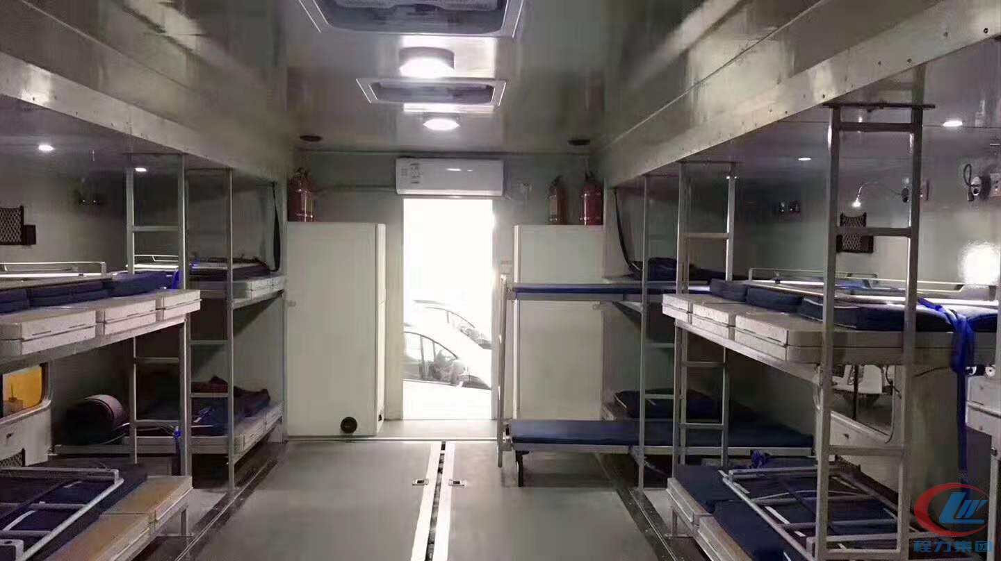 五十鈴宿營車內(nèi)景圖片