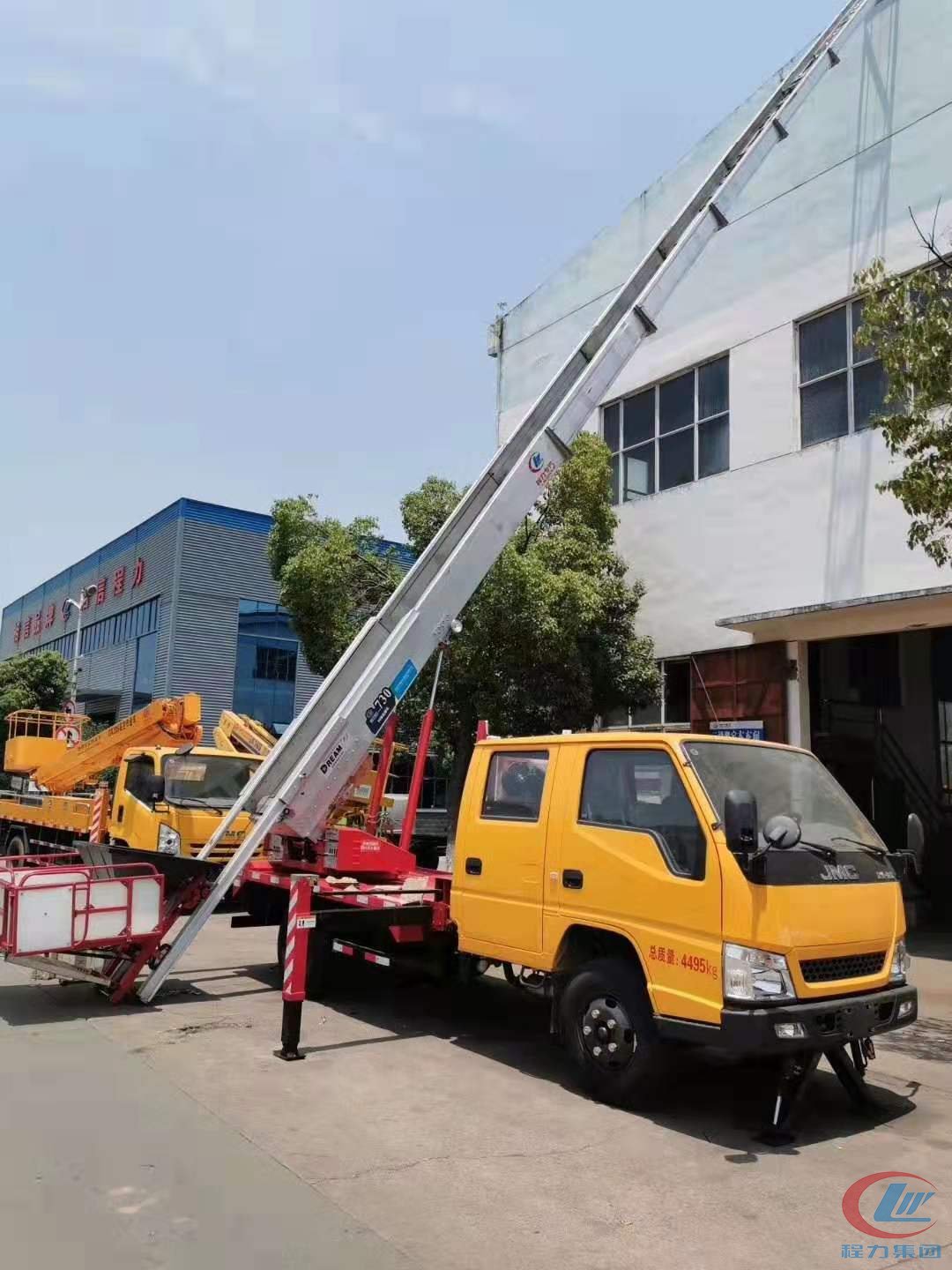 程力集團(tuán)江鈴28米進(jìn)口云梯車正面圖