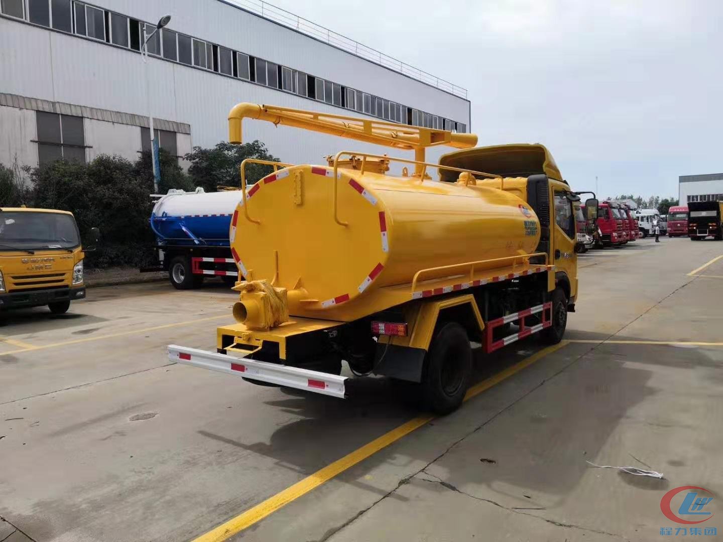 帶副變速吸糞車(chē)