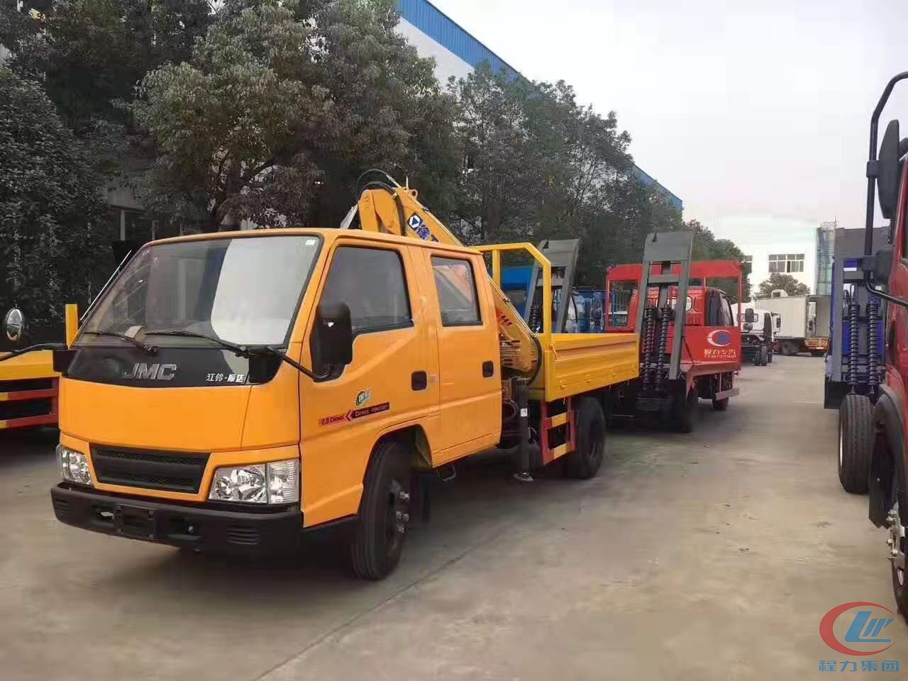 江鈴順達(dá)藍(lán)牌隨車吊，上裝徐工折臂吊